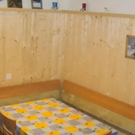 Sursilva - Bergdorf 1423m Bed & Breakfast 3*